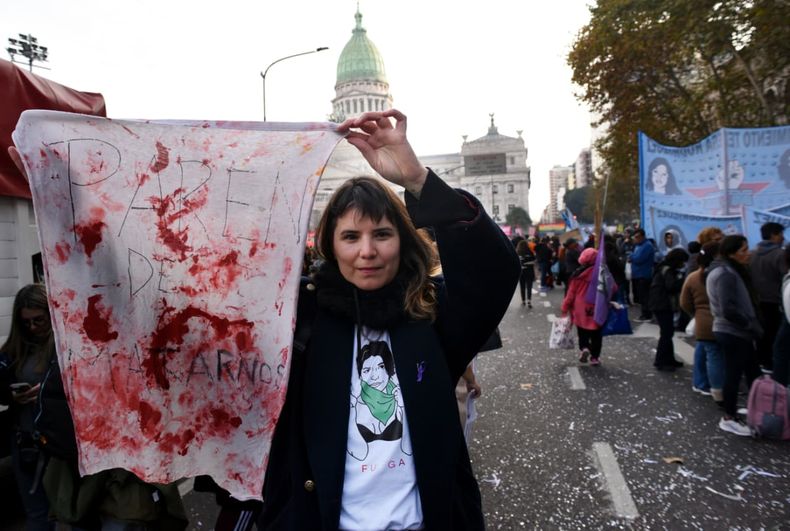 Ni una menos: marcha feminista frente al Congreso.