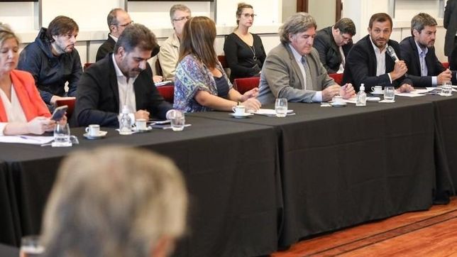 fernandez reunio a la oposicion para mostrar unidad politica en la crisis