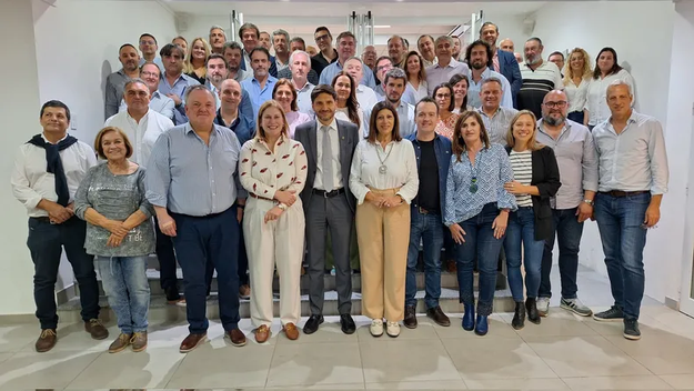 Unidos reunió a su tropa del sur en un encuentro para recalcular la estrategia y no dejar a Maximiliano Pullaro solo.