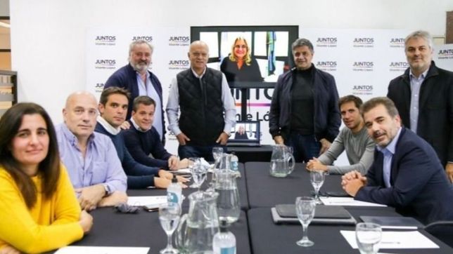 juntos presiona a kicillof para que ceda el manejo policial a intendentes