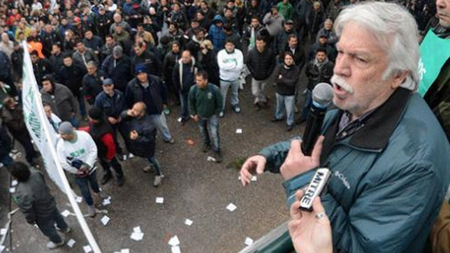 la vuelta del sindicalista combativo que llaryora mira de reojo