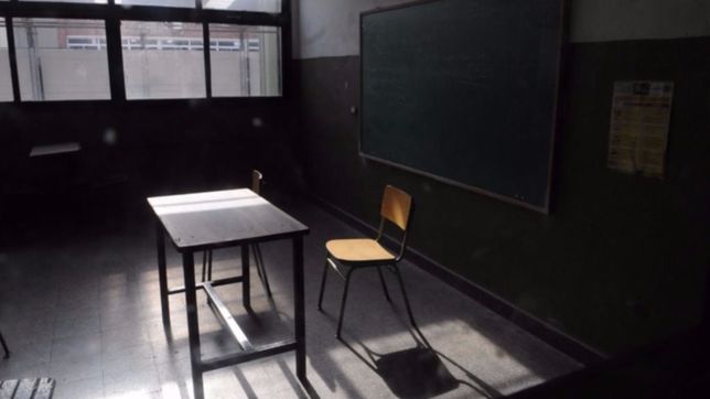 arranco el paro docente con fuertes cruces entre la provincia y los gremios