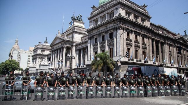 la presencia de vecinos, la novedad en otro vallado viaje de macri al congreso