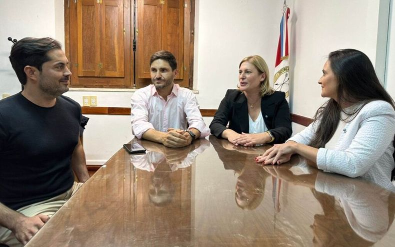 El posible ministro de Trabajo, Roald Báscolo, junto al gobernador electo Maximiliano Pullaro y la vicegobernadora Gisela Scaglia