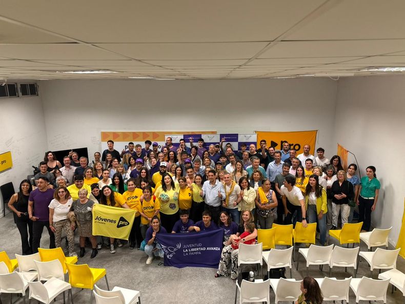 El encuentro en la Fundaci&oacute;n Pensar de La Pampa: el PRO hizo pesar su amarillo. FOTO: Plan B Noticias
