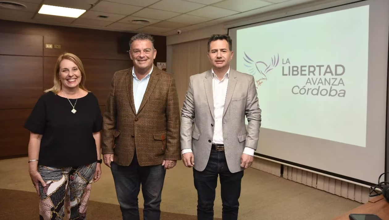Cecilia Ibáñez, Rodolfo Eiben y Gabriel Bornoroni, integrantes de La Libertad Avanza de Córdoba.&nbsp;