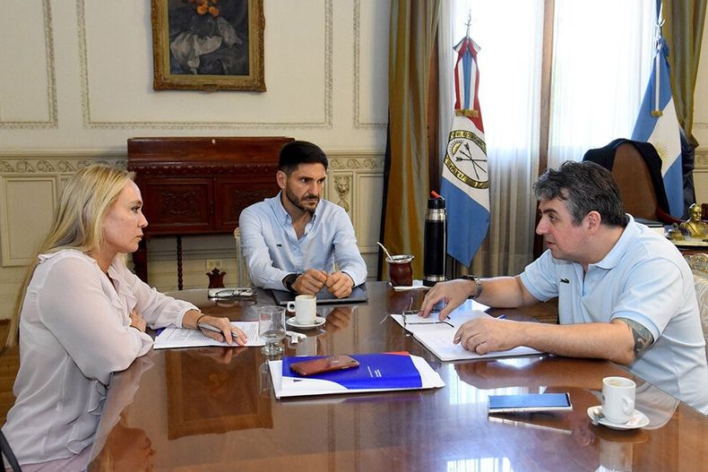 La fiscal general Cecilia Vranicich, el gobernador Maximiliano Pullaro y el ministro del área Pablo Cococcioni, en una reunión previa.