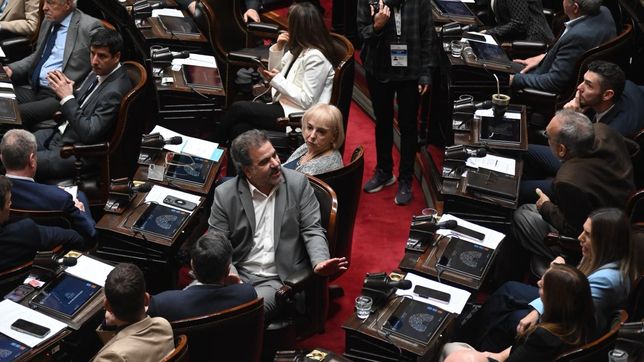 Silvia Lospennato y Cristian Ritondo, se pelean en el recinto. 
