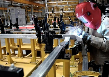 La caída de la industria se profundizó con Javier Milei