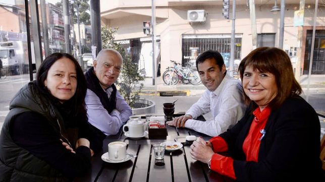 Patricia Bullrich, junto a Néstor Grindetti, Soledad Martínez y Ramón Lanús. 