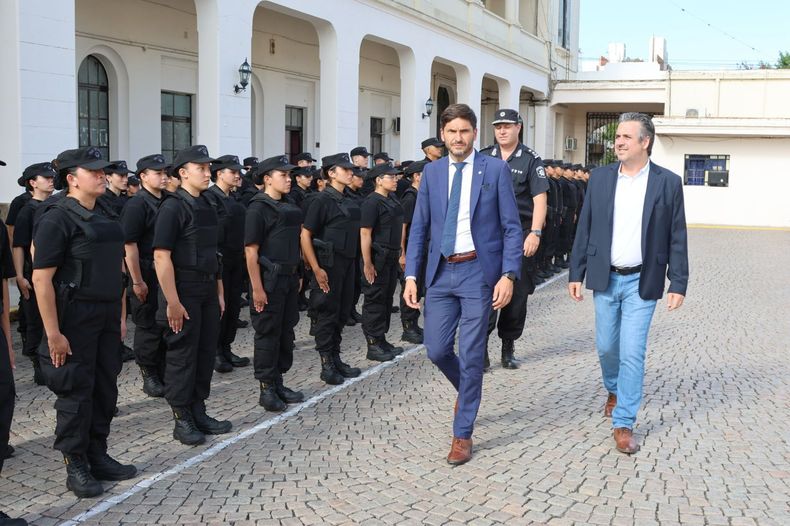 Maximiliano Pullaro junto a Pablo Cococcioni, ministro de Seguridad de Santa Fe.