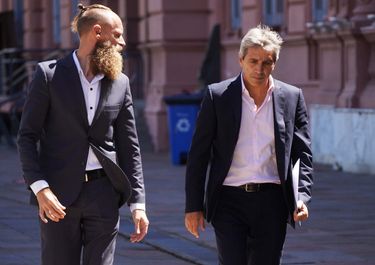 Toto Caputo y la brecha cambiaria que se ensancha