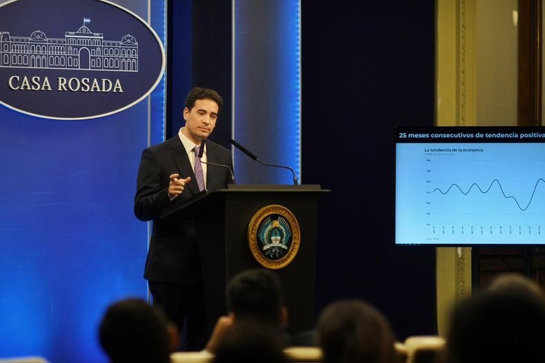 El flamante vocero presidencial, Adrián Ravier: 