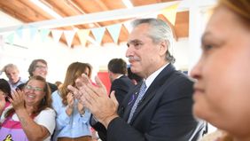 Estoy bien: Fernández se mostró en Pilar tras suspender dos viajes