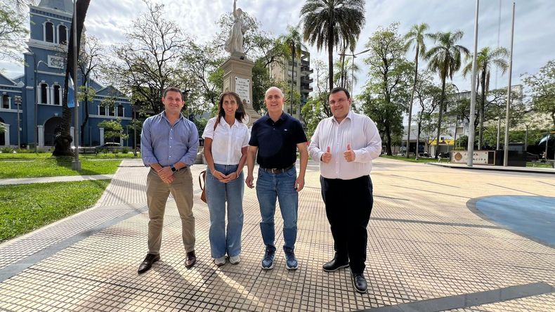 Los diputados libertarios electos Federico Pelli y Soledad Molinuevo, el diputado Gerardo Huesen y Alejandro Molinuevo, intendente de Concepci&oacute;n.