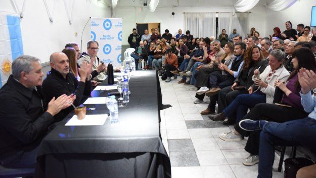 buenos aires: el frente renovador tuvo su cumbre en la cuarta seccion y empuja la candidatura de massa