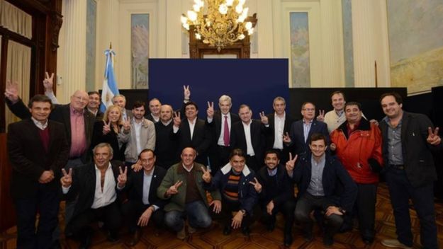 Pese a las promesas, ni Espinoza ni los intendentes le aseguraron los votos a Domínguez