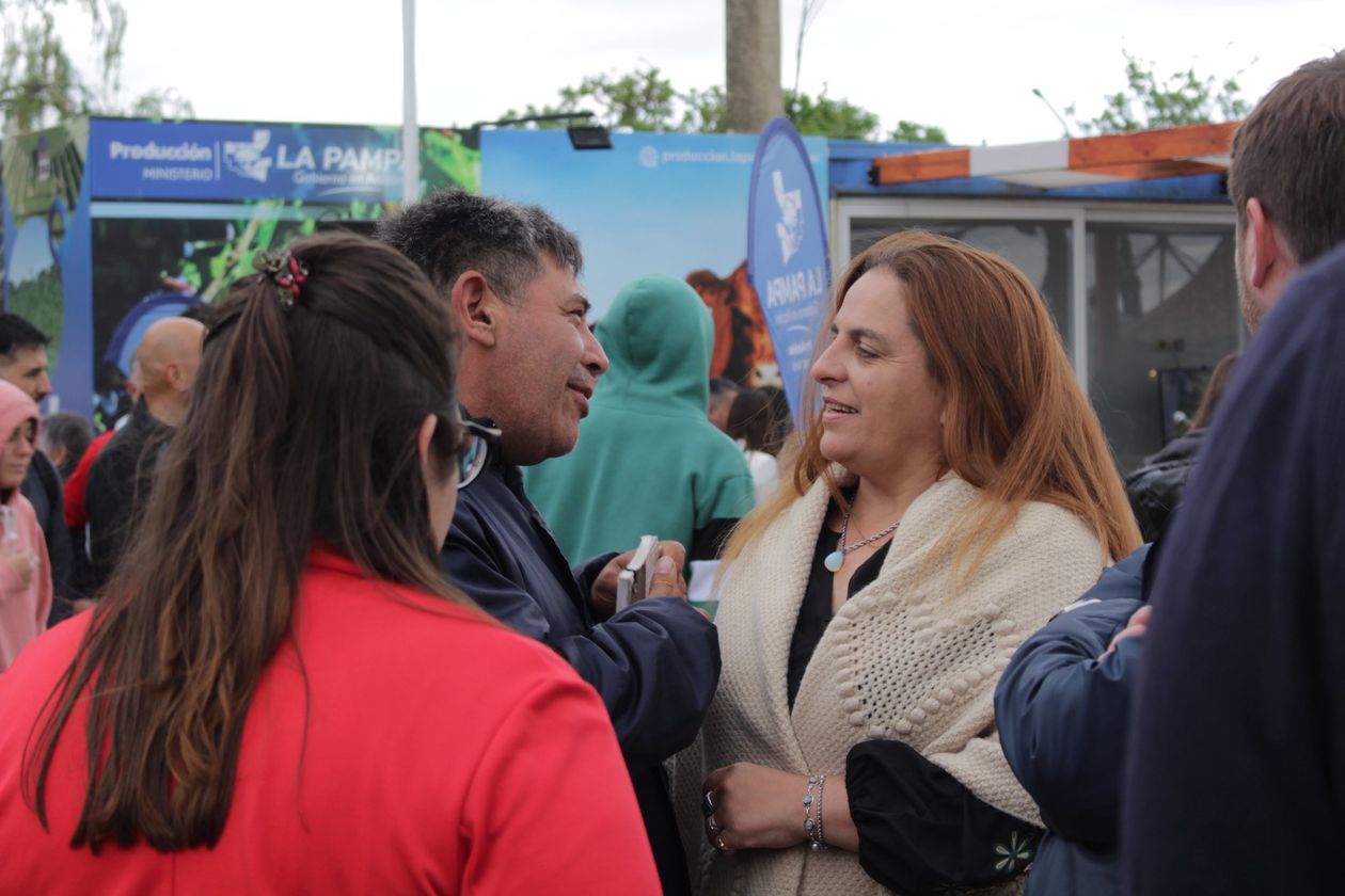 Mónica Curutchet en su localidad, Eduardo Castex: fue reelecta en 2023.