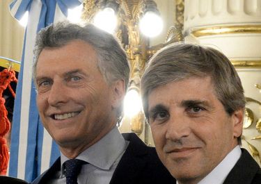 Toto Caputo y Mauricio Macri se disputan el área de Energía