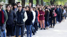 El desempleo como resultado de la contracción económica.