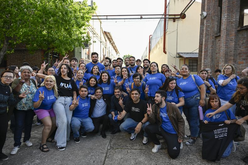 Axel Kicillof con referentes de la Juventud Universitaria Peronista