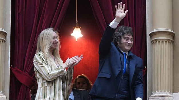 Javier Milei y Karina Milei, durante el tratamiento en la Cámara de Diputados.&nbsp;
