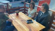Javier Milei junto a Patricia Bullrich en un bar de Palermo.