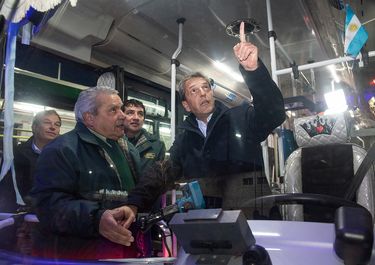 Cuánto costará el congelamiento del boleto de colectivos y trenes que apuró Massa