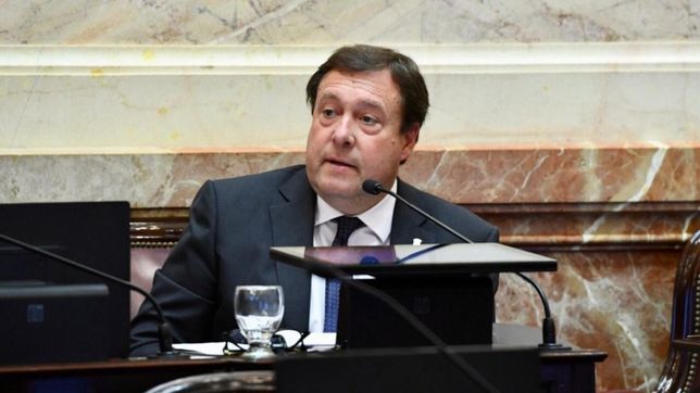 weretilneck y una doble postura en el senado