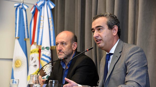 El secretario de Salud Leonardo Caruana y el intendente Pablo Javkin.