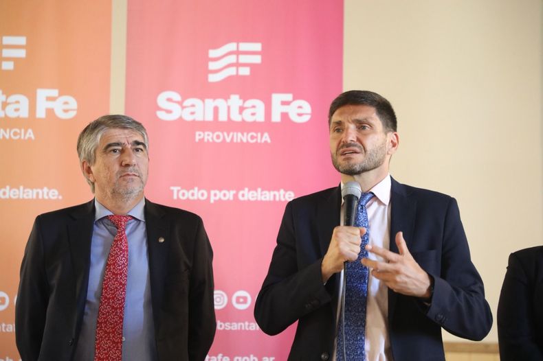 Pullaro y su ministro de Gobierno Fabián Bastia.