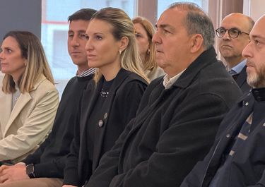 El intendente de Santa Fe, Juan Pablo Poletti, junto a Sergio Basile, Virginia Coudannes y Paco Garibaldi.