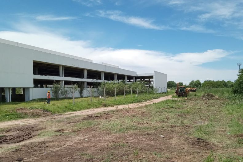 Las primeras máquinas ya comenzaron a trabajar en el entorno del Hospital.