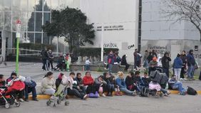 Avellaneda: Ferraresi denunció a la Juan Domingo por la toma de viviendas