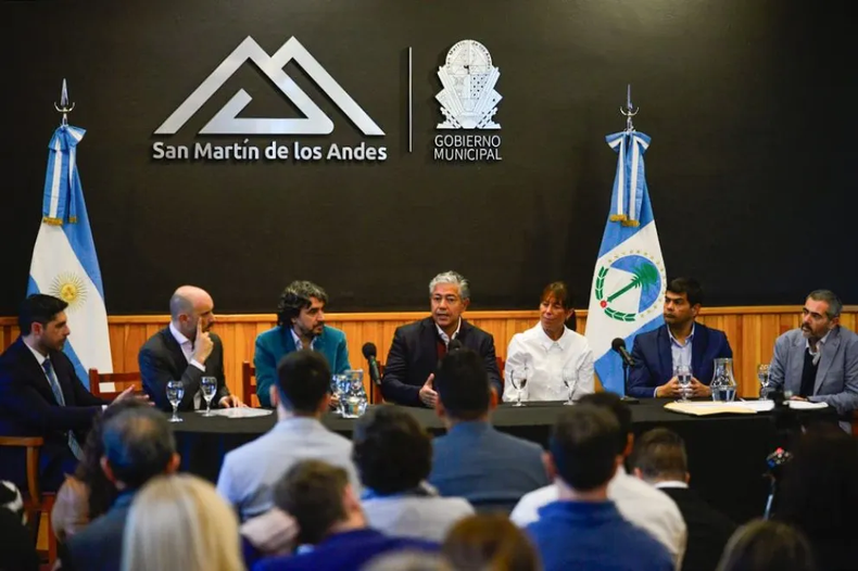 Carlos Saloniti espera la licitación del Cerro Chapelco. Es un aliado del gobernador de Neuquén, Rolando Figueroa.
