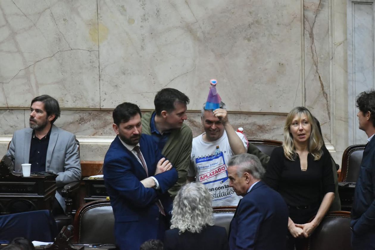 La oposición en la sesión contra el DNU 70/23. 