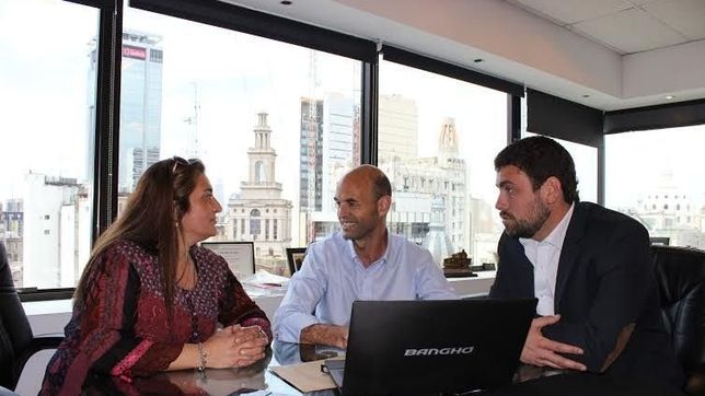 a acuna se le van los funcionarios con el macrista delfino