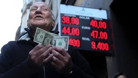 El dólar no se detuvo y el BCRA liquidó U$S358 M para bajarlo de los $40