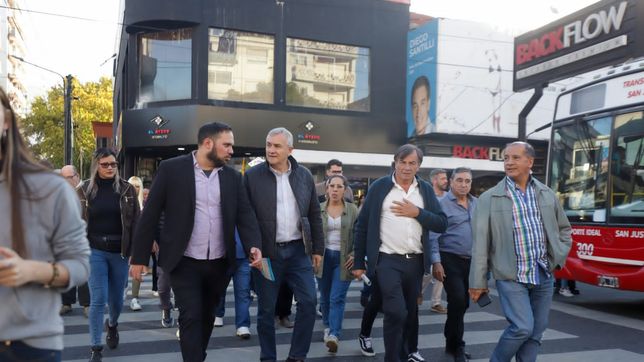 El presidenciable Gerardo Morales por las calles de Ramos Mejía
