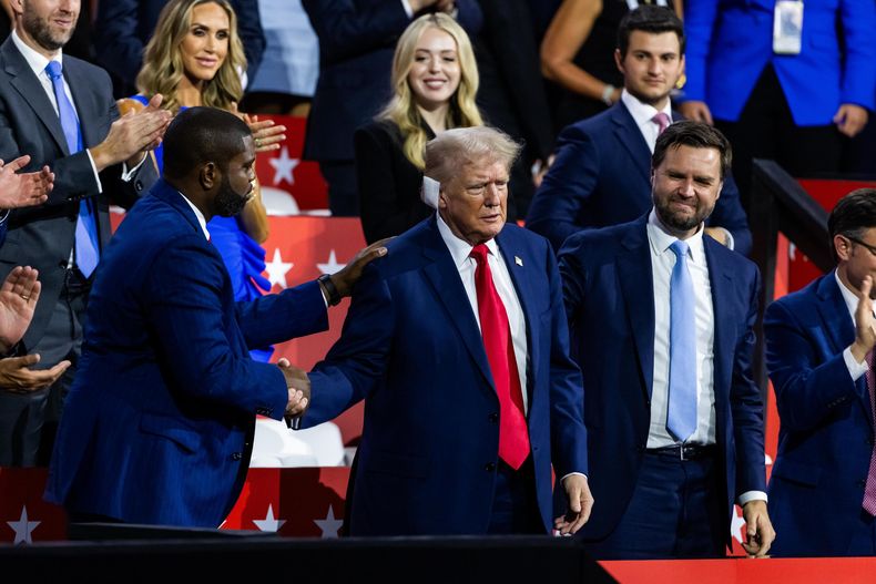Donald Trump con James David Vance en la Convención Nacional Republicana.