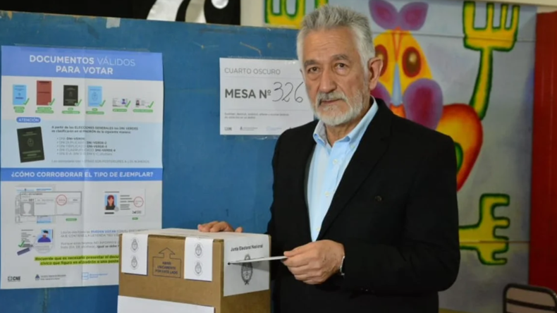 Alberto Rodríguez Saá votó por la mañana en San Luis. 
