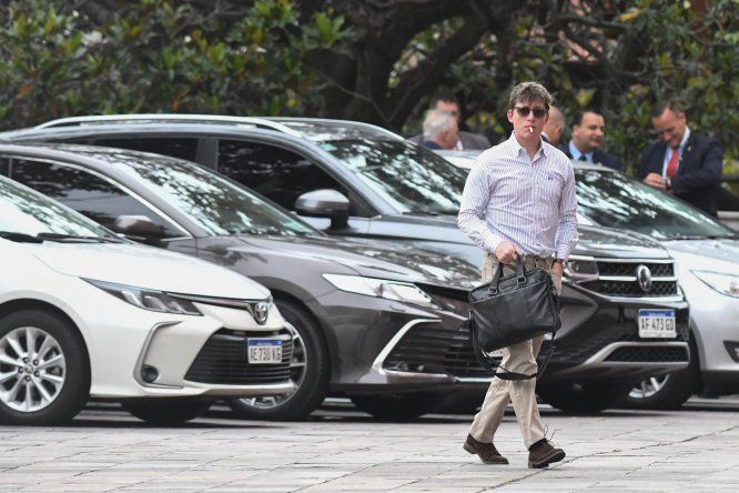 Santiago Caputo el mago de la SIDE libertaria Tuvo algo que ver con los audios de Diego Spagnuolo En su entorno juran que no