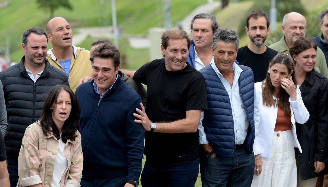 Julio Garro, Javier Iguacel, Soledad Martínez, y otros dirigentes del PRO en Mar del Plata.