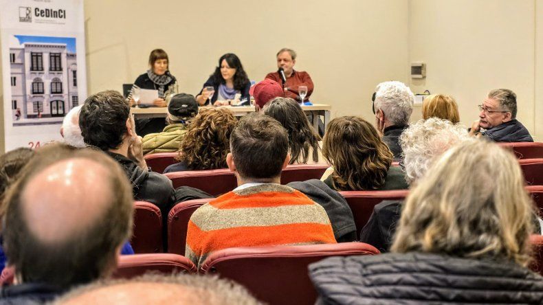 Javier Milei ya tiene su grupo de intelectuales, pero en contra: Claudia Aboaf, Maristella Svampa y Horacio Tarcus coordinaron un encuentro el sábado pasado.