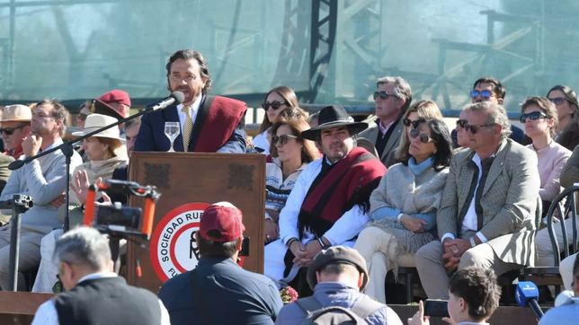 El gobernador de Salta, Gustavo Sáenz, abrió la Expo junto a las autoridades de la Sociedad Rural.