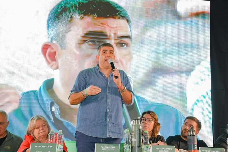El ziliottismo de La Pampa hizo un acto potente: Daniel Paly Bensusán fue uno de los que manejó la batuta.