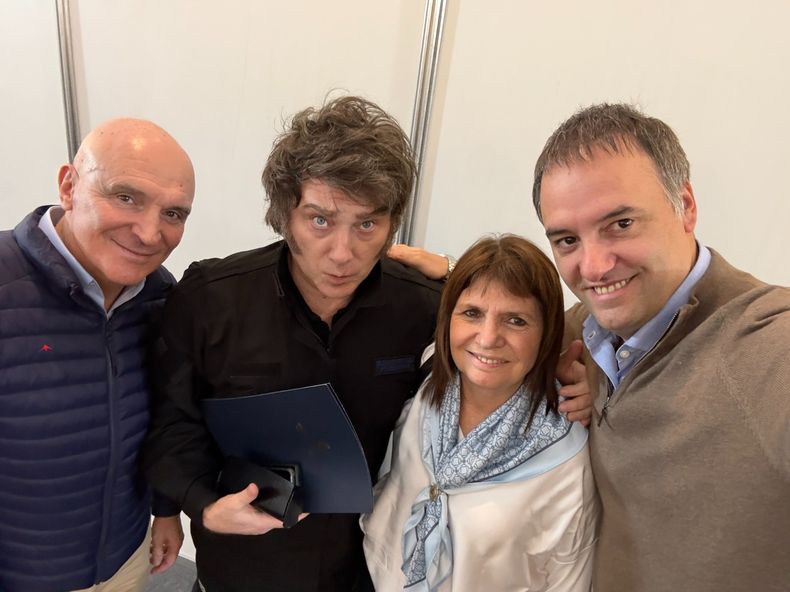 La Libertad Avanza analiza como posibles candidatos porteños para octubre a los ministros Patricia Bullrich, Federico Sturzenegger y Sandra Petovello.