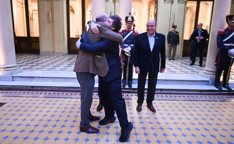 Javier Milei suma a Federico Sturzenegger a la campaña de Córdoba