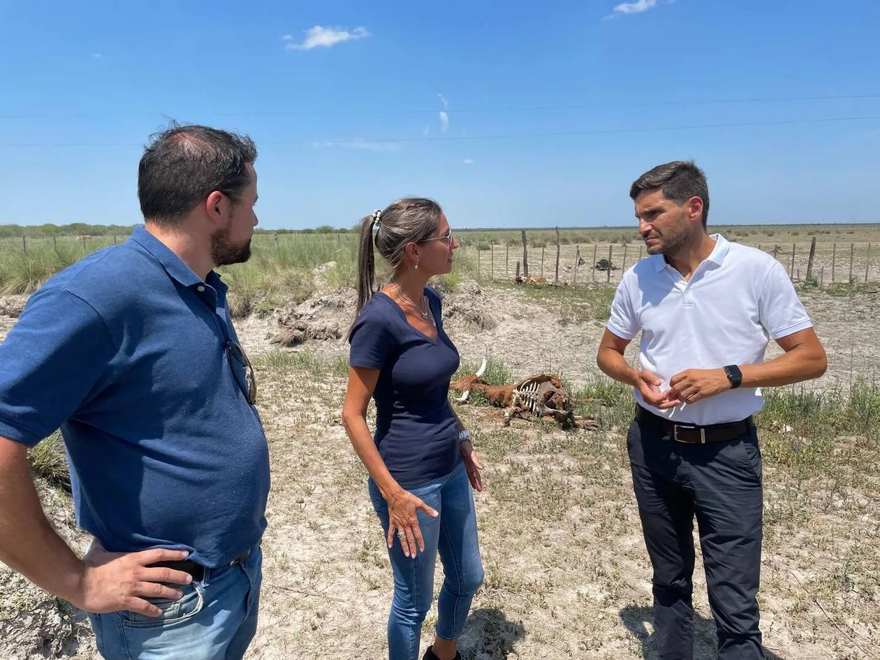 Pullaro, el gran ganador de las PASO; en una recorrida de campaña por zonas rurales.