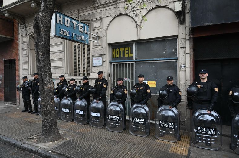 El Gobierno recuperó un hotel usurpado en Constitución que funcionaba como prostíbulo y búnker de drogas.